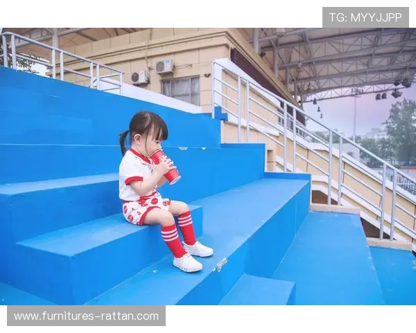 足球直播真人版带来全新互动体验，观众参与感大幅提升